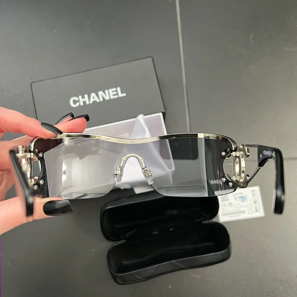 CHANEL vintage shield sunglasses - Picture 2 of 9